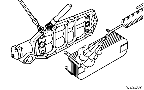 柴油機(jī)機(jī)油冷卻器清潔并吹干.png